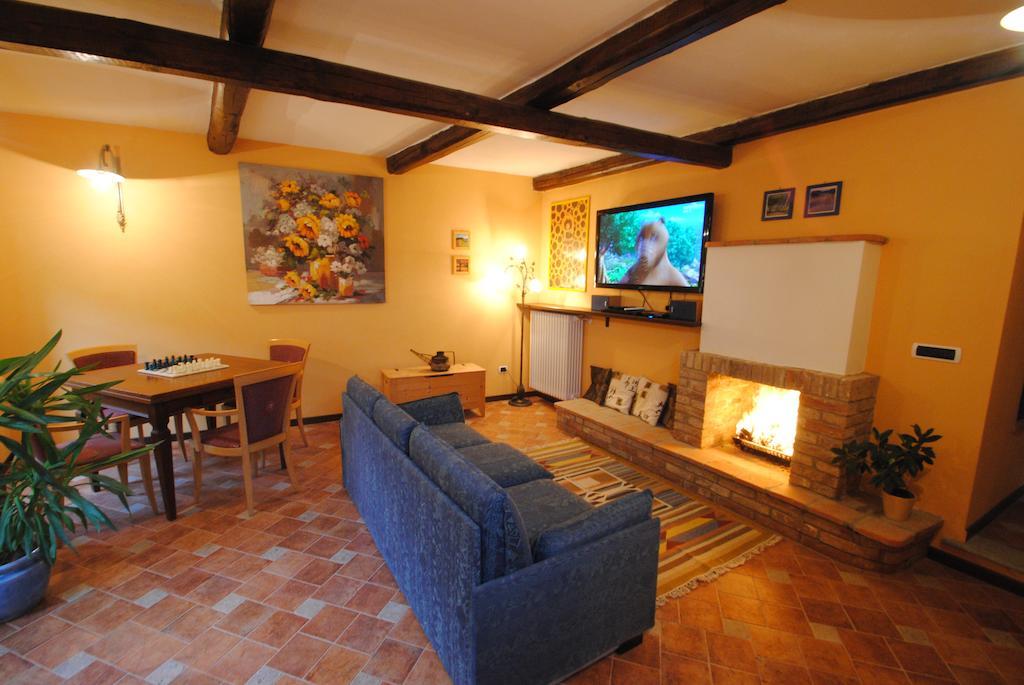 La Dolce Vite Apartman Tonco Szoba fotó